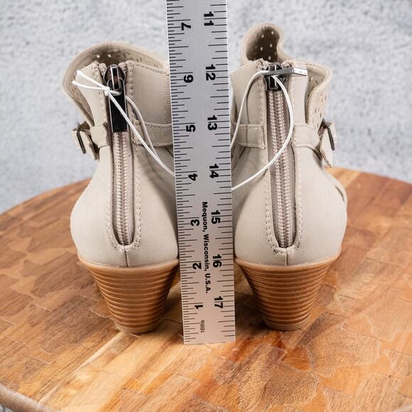 Easy Street Carrigan Beige Synthetic Peep Toe Sandals Women's Size 10 Wide - Picture 5 of 6